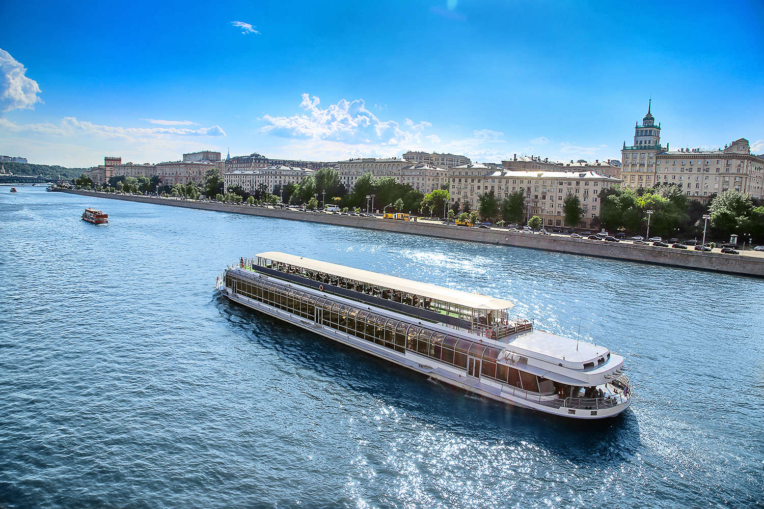 Прогулочные рейсы. Теплоход Ривер Грейс. Плавучий ресторан River Palace. Речная прогулка на VIP-теплоходе «Ривер лаундж». Вип корабль Москва река.