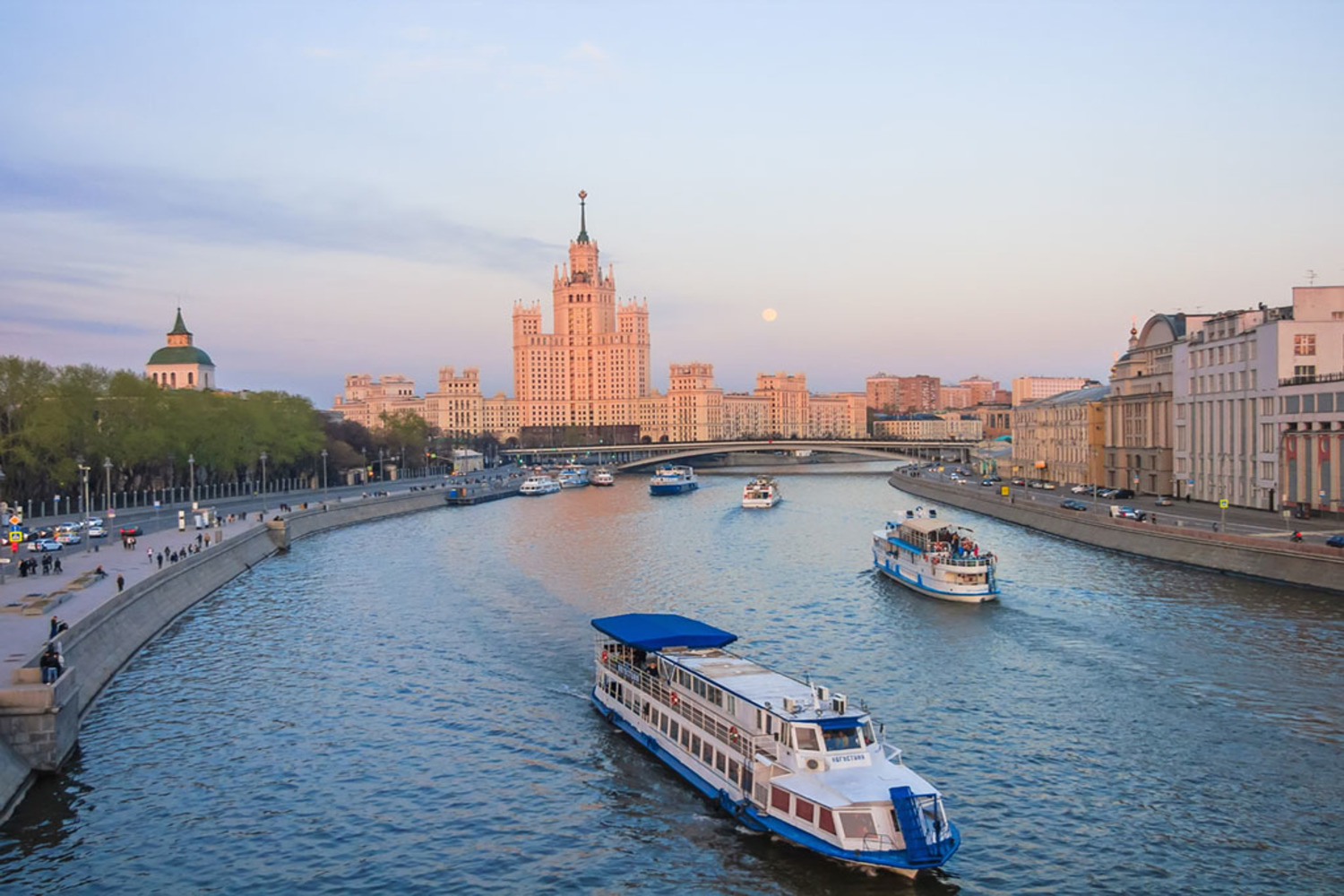 Теплоход Москва река