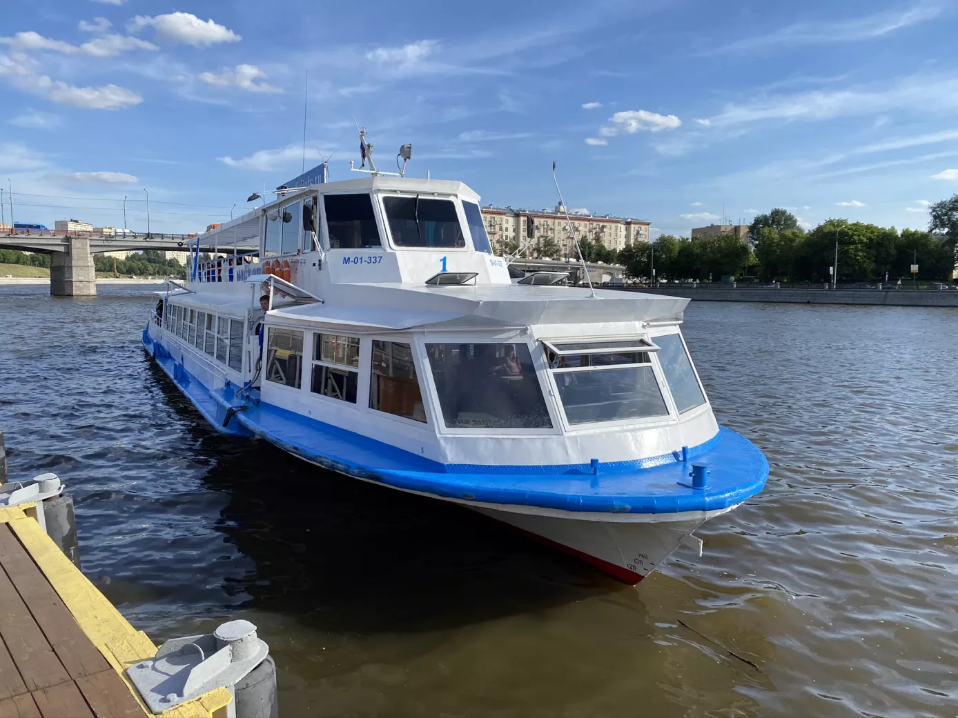 Теплоход причал кленовый бульвар. Теплоход FLYRIVER Москва. Теплоход Москва 108 Коломна. Теплоход Жемчужина Москва.