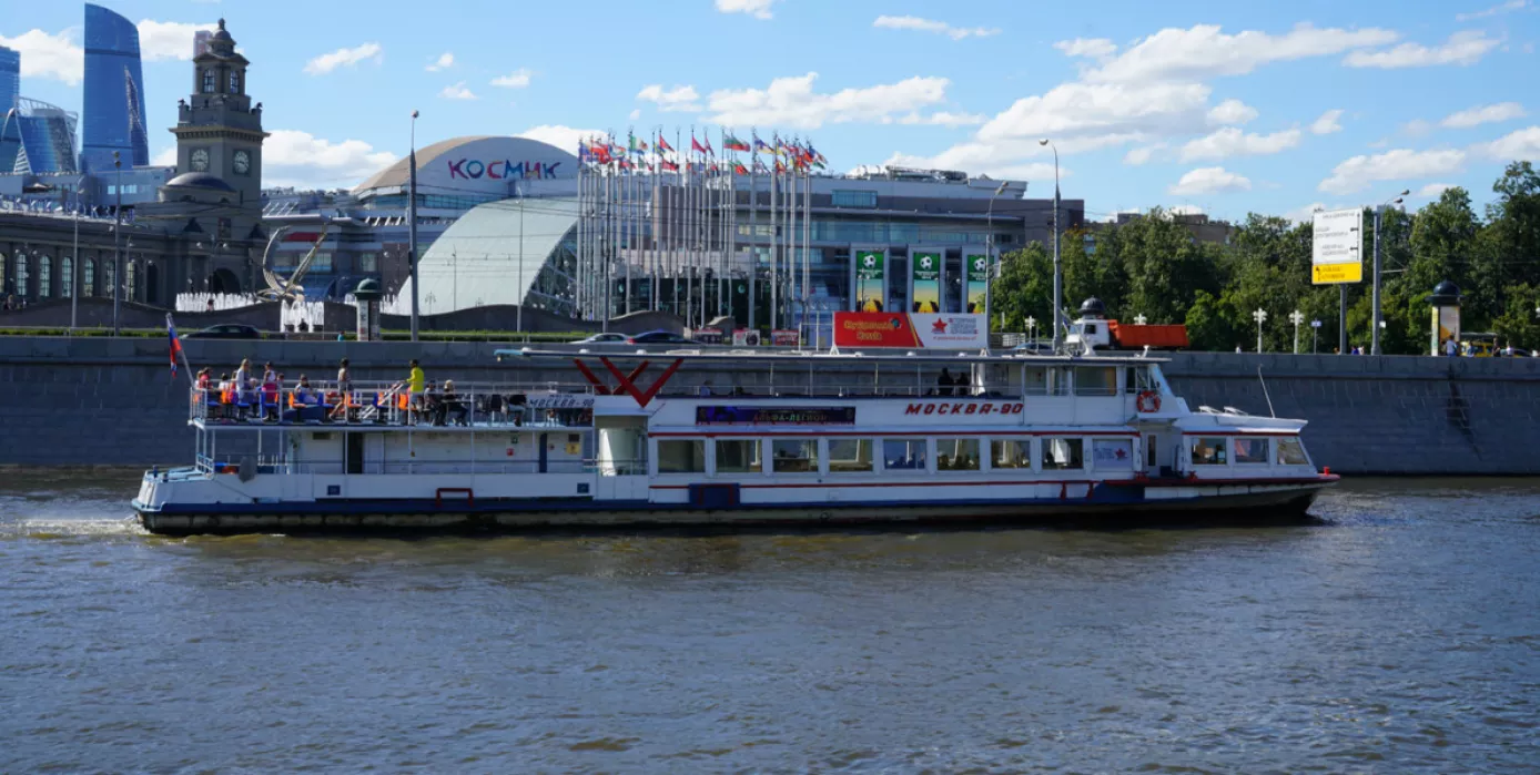 Теплоход Москва 90. Теплоход Москва. Москва 29 теплоход. Корабль по Москве реке в аренду.