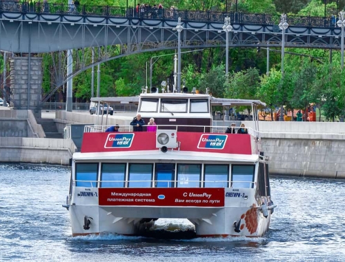 Кремлевская обзорная прогулка на теплоходе по Москве-реке