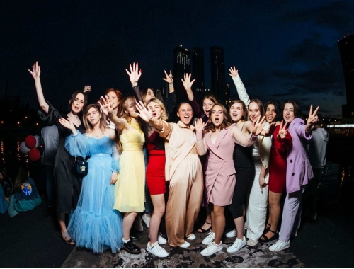 Мега выпускной вечер на теплоходе «Лофт Бот»