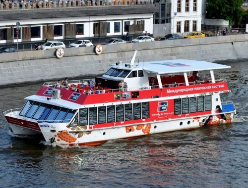 Обзорная прогулка на теплоходе по Москве от Новоспасского моста
