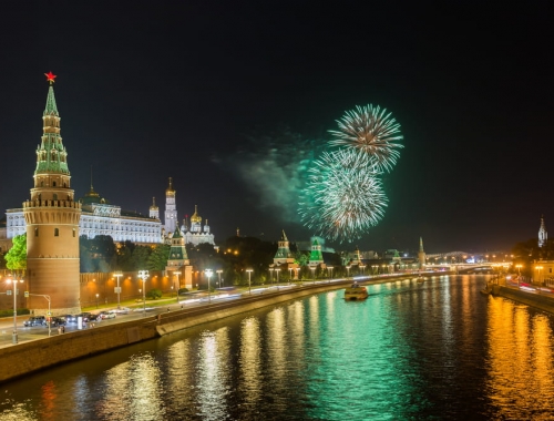 Прогулки с просмотром салюта в честь 80-летия Победы с борта теплоходов «Снегири»