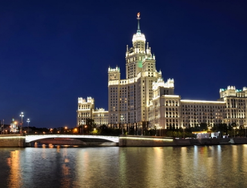 Круиз на теплоходе «Артурс» с ужином и живой музыкой – «Вечерняя Москва в огнях»