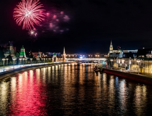 Речная прогулка в День Победы – 9 мая с ужином и дискотекой на теплоходе «Прага»