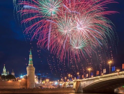 Праздничный круиз с ужином и просмотр салюта с борта теплохода «Ривьера»