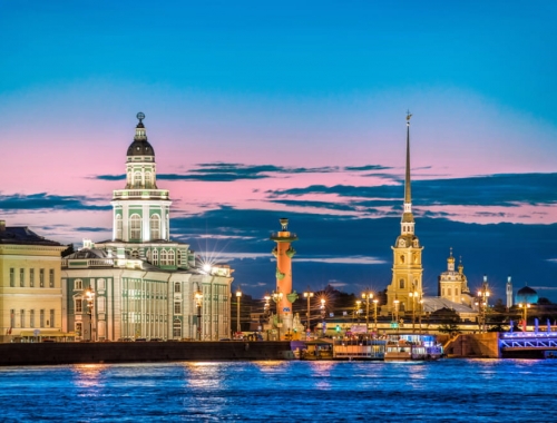 Вечерняя прогулка на развод мостов под аккомпанемент романтического саксофона!