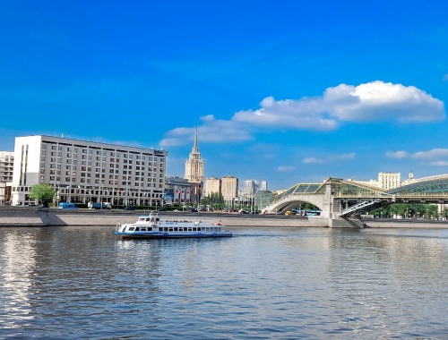 Прогулка на речных трамвайчиках от Киевского вокзала до парка «Зарядье»