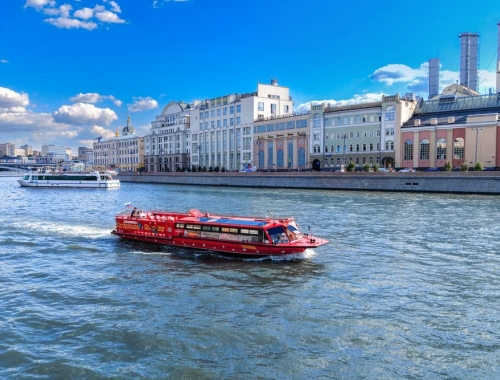 Прогулочный теплоход по Москве-реке от парка «Зарядье» вокруг «Золотого острова»