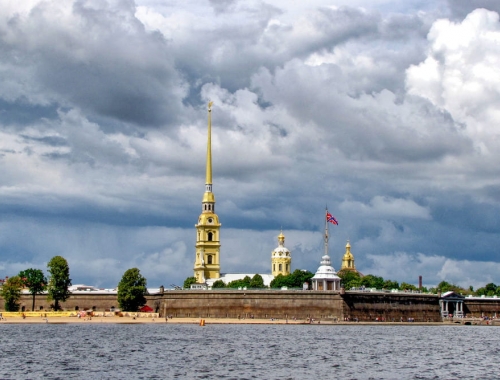 Прогулка на теплоходе от Петропавловской крепости с экскурсией