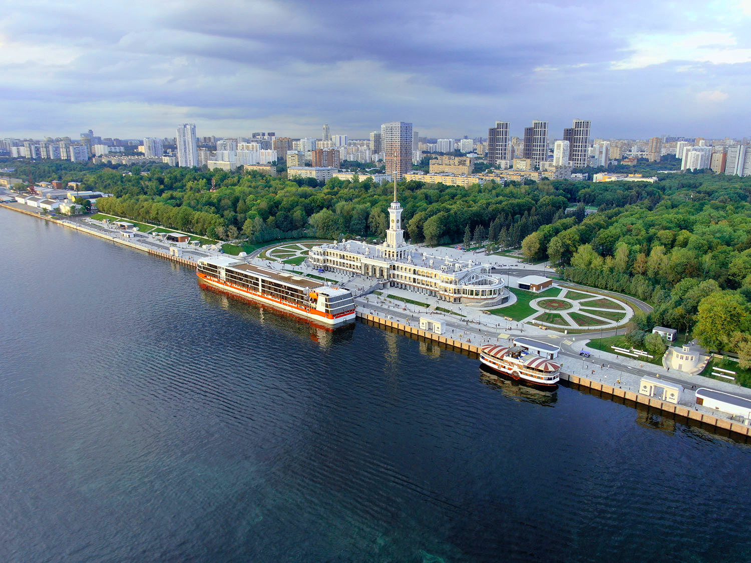 Речной вокзал в москве